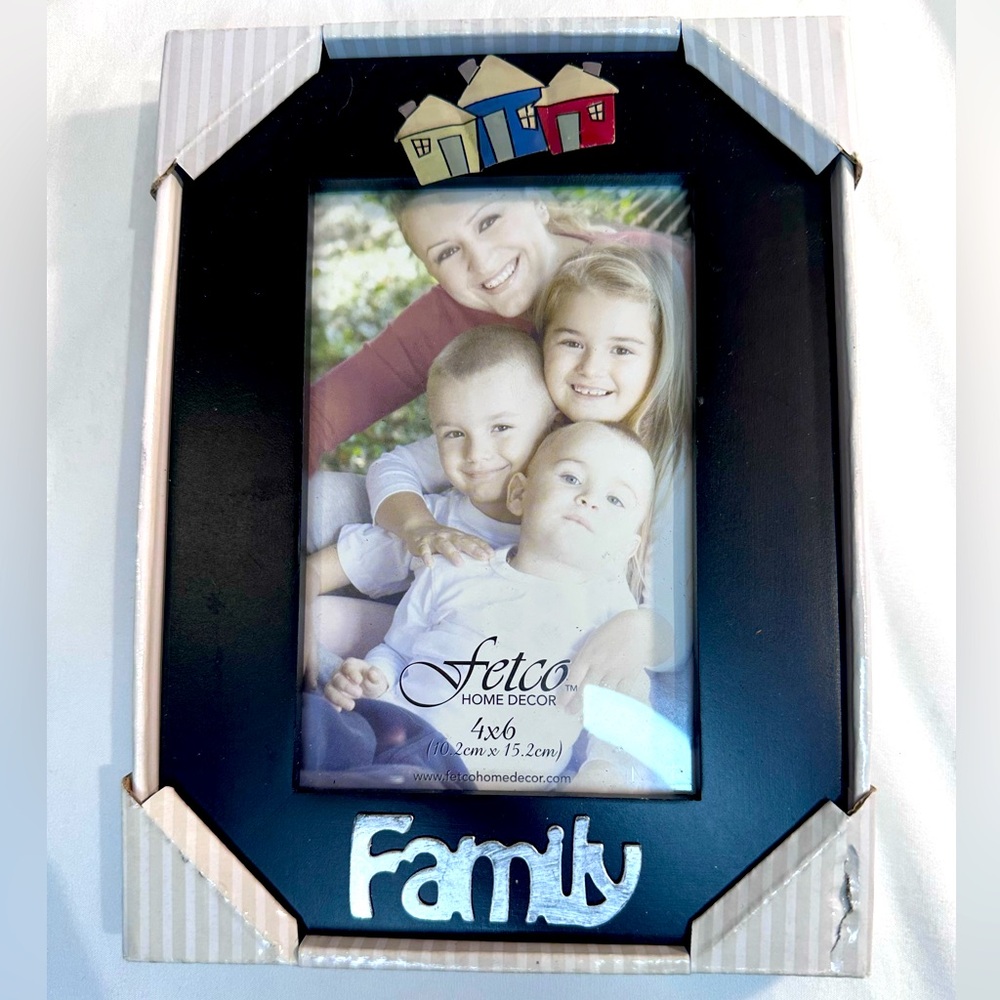 Black “Family” 4x6 photo frame - New In Box!